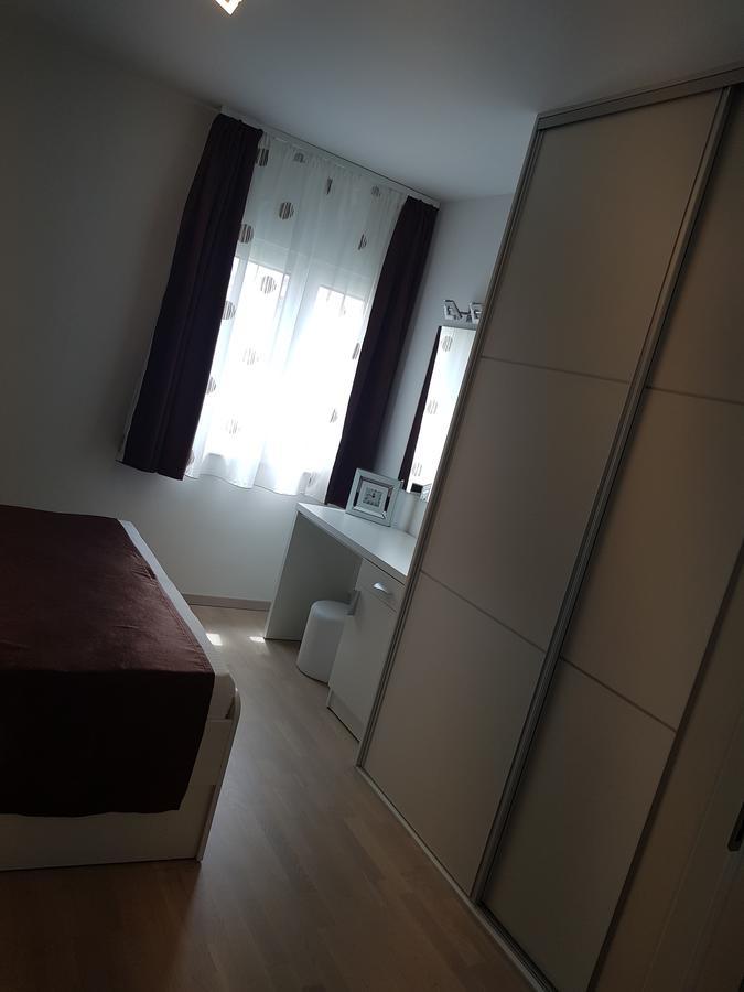Apartments Petricevic ポドストラナ エクステリア 写真