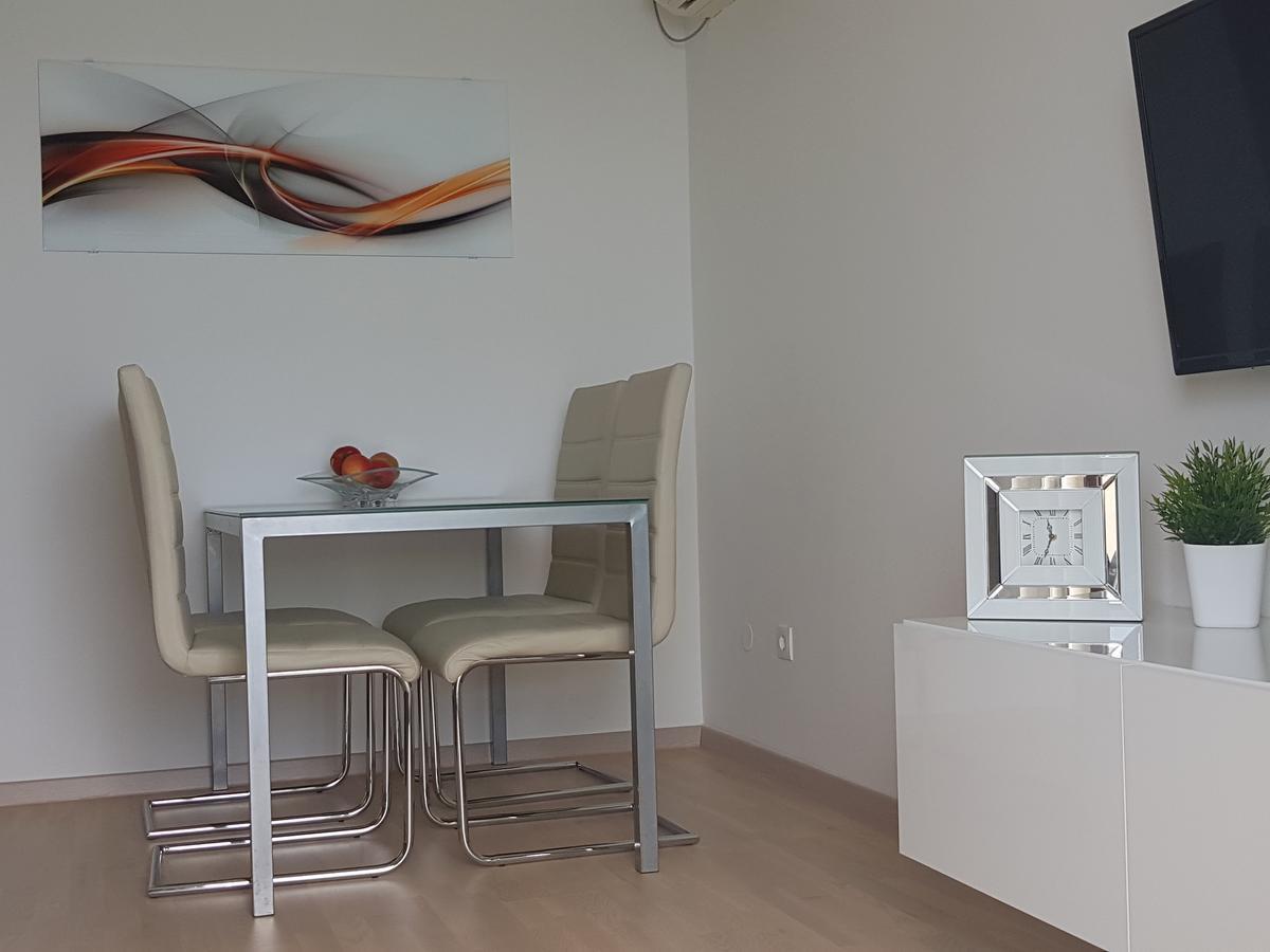 Apartments Petricevic ポドストラナ エクステリア 写真