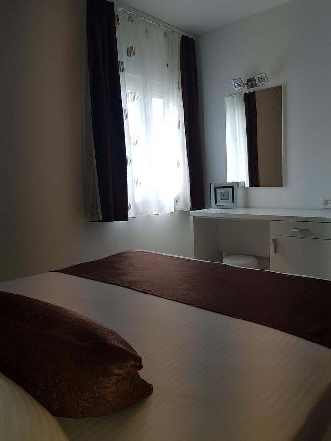 Apartments Petricevic ポドストラナ エクステリア 写真
