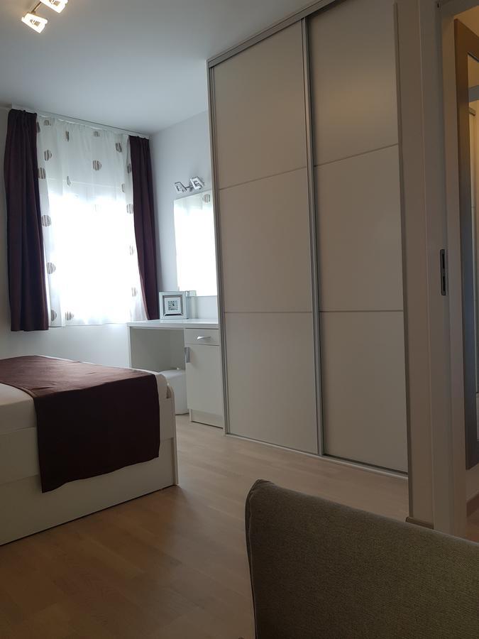 Apartments Petricevic ポドストラナ エクステリア 写真