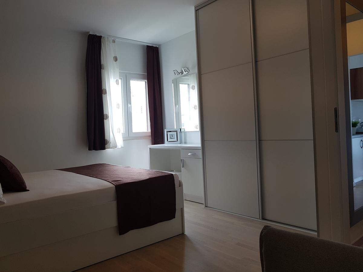 Apartments Petricevic ポドストラナ エクステリア 写真