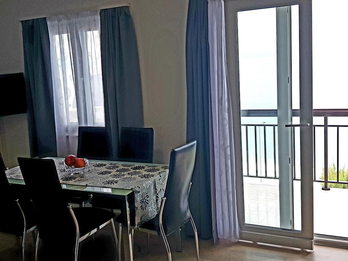 Apartments Petricevic ポドストラナ エクステリア 写真